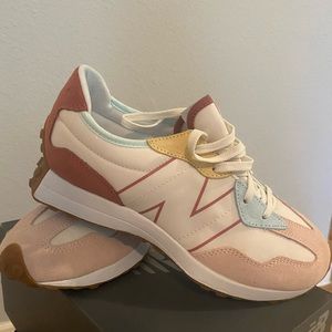 BRAND NEW New Balance 327